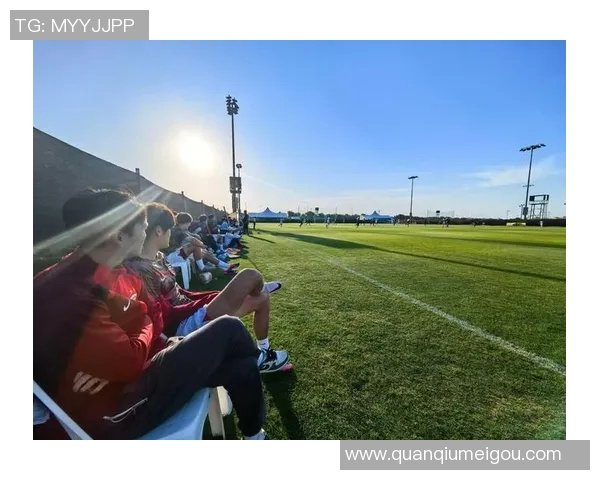 海港队训练照曝光加布里埃尔热情竖大拇指展现团队士气