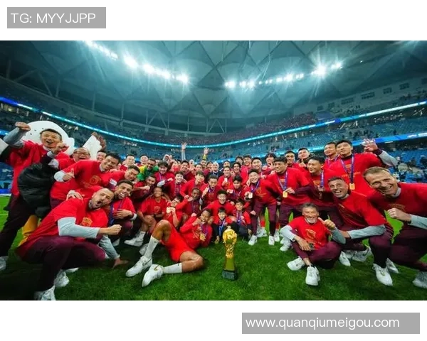 海港新闻官分享球队全家福穆斯卡特居中六名外援齐聚一堂 海港新闻官分享球队全家福穆斯卡特居中六名外援齐聚一堂