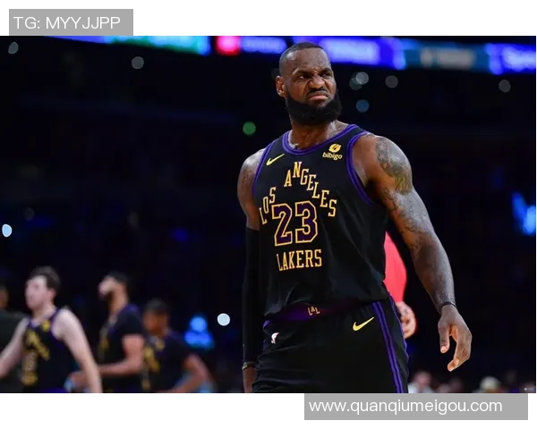 诺曼鲍威尔状态低迷14投仅4中贡献17分4篮板2抢断并有5次失误正负值为负8