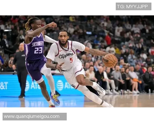 小卡强调进攻战术执行力与防守协作的重要性以提升球队整体表现