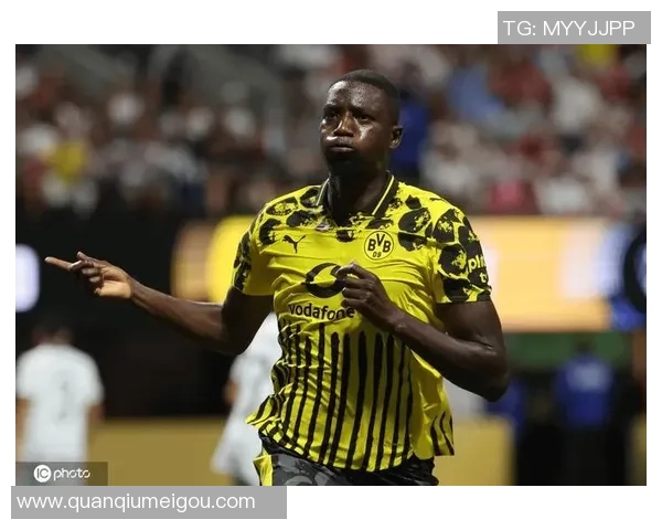 多特前锋吉拉西不满被换下拒绝与教练握手引发热议 多特前锋吉拉西不满被换下拒绝与教练握手引发热议