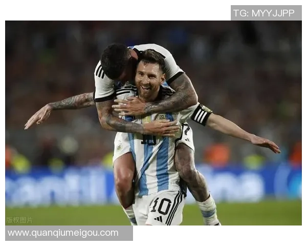 德保罗精准传中梅西头球攻门险些得手被门将神勇扑出 德保罗精准传中梅西头球攻门险些得手被门将神勇扑出