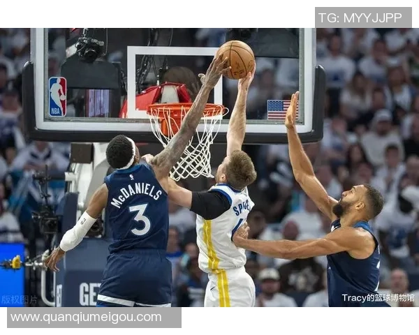 爱德华兹上半场表现低迷仅得6分遭对手严防三分球全失无缘得分爆发