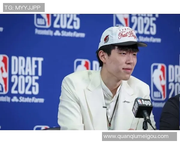 比卢普斯称赞杨瀚森适应能力强但仍需继续努力提升语言和文化素养 比卢普斯称赞杨瀚森适应能力强但仍需继续努力提升语言和文化素养