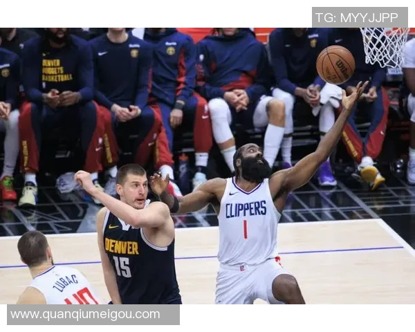 NBA赛季分析：库里缺席鹈鹕全力争胜快船轻取独行侠掘金再胜太阳