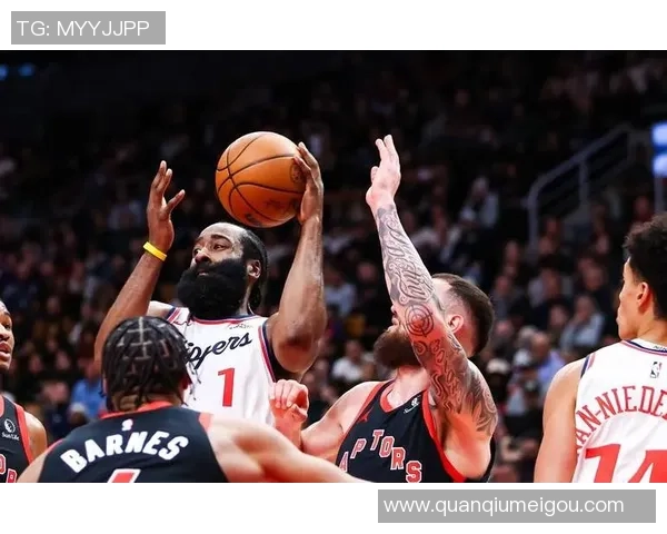 哈登上半场表现抢眼第二节独取14分助球队逆转局势