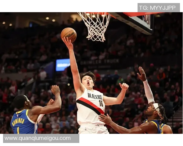 斯普利特限制杨瀚森进攻角色让其专注底角投篮发挥优势